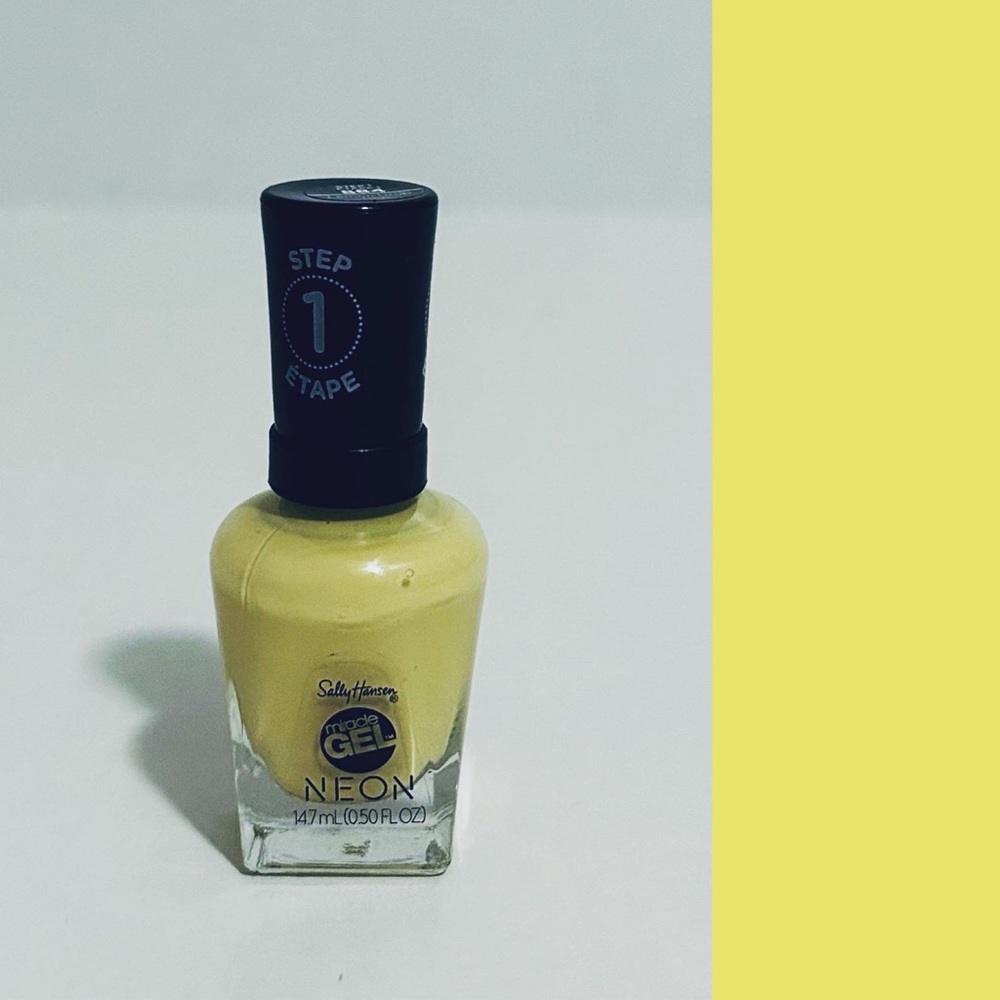 ⭐️5 For 25⭐️Sally Hansen Neons Collection Miracle Gel Nail Polish Lemon Drop Pop